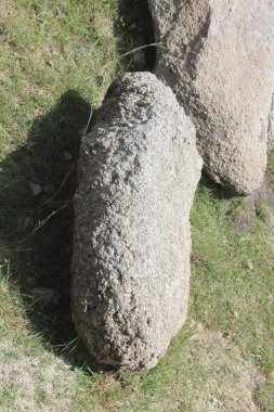 Kaya, Büyük Taş ya da Dağdaki Kaya