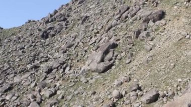 Rocky Dağı 'nın büyük taşları veya kayaları olan bir görüntüsü.