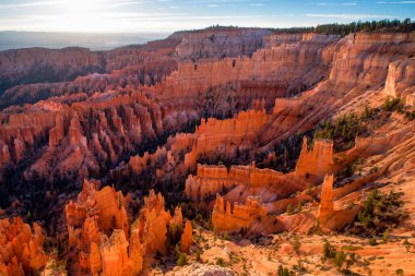 Kırmızı kumtaşı hoodoos Bryce Canyon Milli Parkı'nda Utah, ABD çarpıcı doğal görünümü