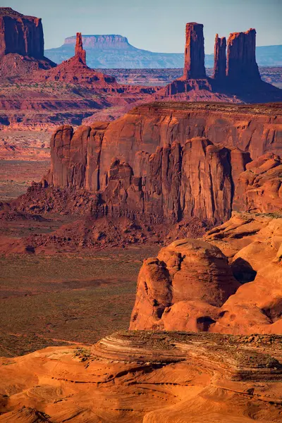 Monument Valley, Arizona, ABD yakınındaki AVI Mesa navajo kabile Majesteleri yerinde günbatımı