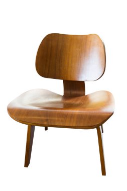 Modern ahşap rahat sandalye beyaz arka planda izole