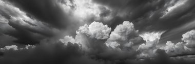 Dramatik siyah beyaz bulut kümülonimbus bulutlarının çarpıcı hava manzarası