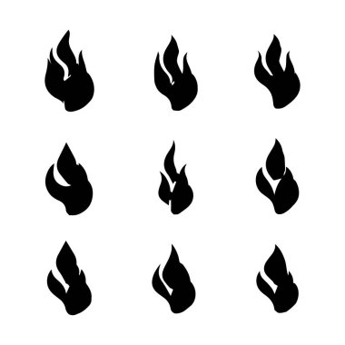 Beyaz arka planda, ısı ve enerjiyi temsil eden dokuz adet stilize siyah alev simgesi koleksiyonu