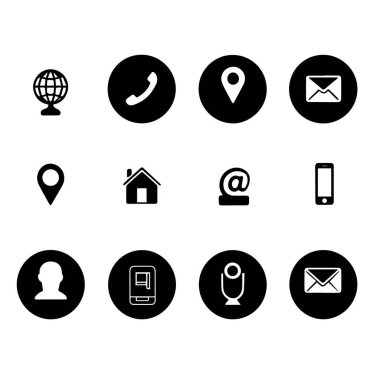 Beyaz zemin üzerinde iletişim bilgileri ve iletişim yöntemlerini temsil eden 12 siyah ve beyaz simge koleksiyonu