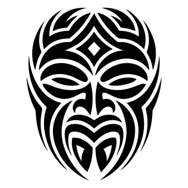 Karmaşık desenli kabile maskesi ve beyaz arka planda izole edilmiş vahşi bir ifade.