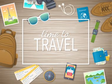 Web pankartı tasarımı zamanı. Tatile, seyahate, yolculuğa hazırlanıyorum. Bagaj, fotoğraf, uçak bileti, pasaport, cüzdan, kamera, pusula, kulaklık, ayakkabı, saat. Vektör illüstrasyonu