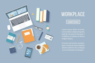 İş yeri Masaüstü arkaplanı. Masanın, dizüstü bilgisayarın, kitapların, belgelerin olduğu klasörün, not defterinin, rozetin, çantanın, kulaklığın, gözlüklerin, mesajların olduğu telefonun, kalemin, kruvasanın olduğu kahvenin olduğu telefonun üst görüntüsü. Vektör