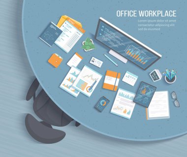 Yuvarlak masa, koltuk, ofis malzemeleri, not defteri, klasör, zarf, kitaplar. Monitör ekranındaki grafikler, tablet, telefon, belge Vektörü illüstrasyonu