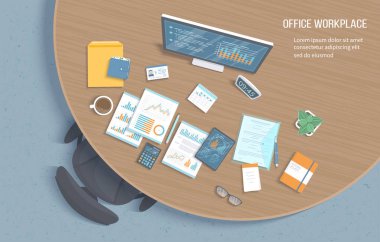 Ofis işyeri manzarası ahşap yuvarlak masa, sandalye, ofis malzemeleri, belgeler, not defteri, klasör, tablet. Ekrandaki grafikler. Vektör illüstrasyonu