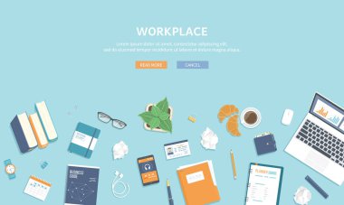 İşyeri geçmişi. Tedarik dizüstü bilgisayarı, kitaplar, belgeler, klasör, not defteri, hesap makinesi, takvim, kulaklık, saat, kahve, kruvasan. Vektör illüstrasyonu Üst Görünüm