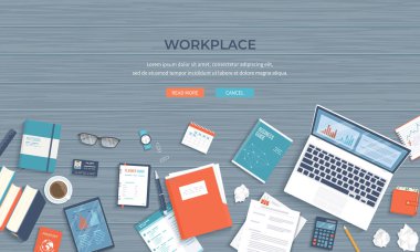 İş yeri Masaüstü arkaplanı. Ahşap masa, dizüstü bilgisayar, dosya, belgeler, not defteri, kartvizit, çanta, takvim, saat, kitaplar, kahve, pasaport, buruşuk kağıt. İş arkaplanı Vektörü