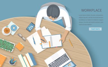 Yuvarlak, ahşap bir masadaki deftere notlar yazmak. Çalışma masası ofis malzemeleri, dizüstü bilgisayarlar, kitaplar, telefon, bardaklar, kalem, kağıt, çay, çörek, saksı. Vektör Üst Görünümü