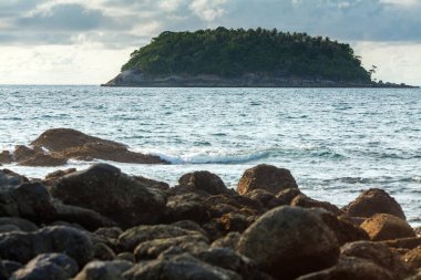 Andaman Denizi 'nde, Tayland' da bir ada.