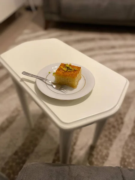 Zelfgemaakte Revani Sweet Semolina Cake Met Pistachio Traditioneel Zelfgemaakt Turks — Stockfoto