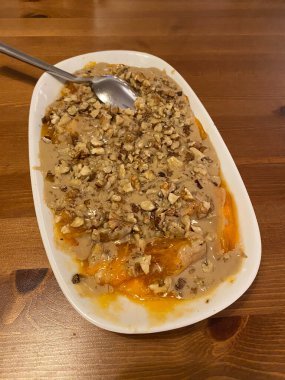 Tahini soslu hurma. Tahin ve Ceviz. Organik Gıda Yemeye Hazır.