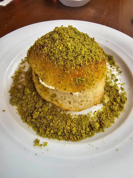 Hayrabolu Dessert Cheese Dan Pistachio Powder Dengan Buttercream Kemalpasa Siap Stok Foto Bebas Royalti