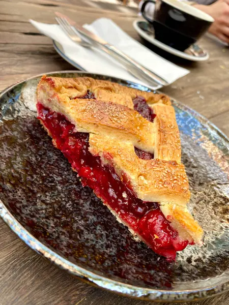 Cherry Pie Disajikan Restoran Freshly Baked Siap Untuk Makan Stok Gambar Bebas Royalti