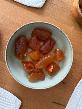 Geleneksel lezzetli Türk mutfağı balkabağı ya da reçel Türkçe adı Kirecte kabak receli ya da kabak tatlisi yemeye hazır