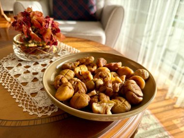 Kızarmış kestane evde yemek için hazır.