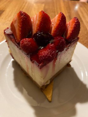 Ahudududulu cheesecake. Restoranda servis edilen, yemeğe hazır yakın manzaralı.