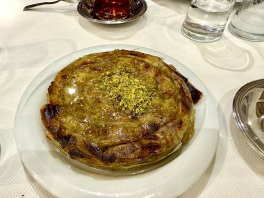 Dolama fıstıklı baklava. Geleneksel Orta Doğu Lezzetleri. 