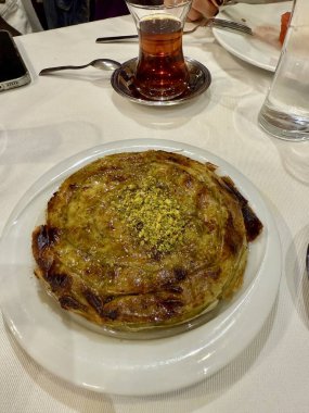 Dolama fıstıklı baklava. Geleneksel Orta Doğu Lezzetleri. 