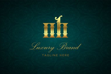 NH Lüksü Mektubu. Koyu yeşil desenli arka planda altın yazı ve dekorasyonlu lüks marka logosu, sofistike ve ayrıcalığı simgeliyor, premium ürünleri, markaları ve üst düzey işletmeleri temsil etmek için mükemmel..