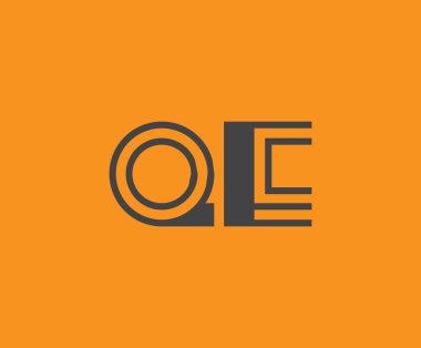Canlı turuncu arkaplanda geometrik elementlere sahip kalın siyah harf 'QE', markalaşma, tasarım veya modern yaratıcı projeler için ideal.