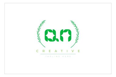 QN Yeşil Minimalist Logo Tasarımı Doğal Yapraklar ve Metin Elementleri. Taze doğa ve sağlıklı yaprak logosu tasarımı.