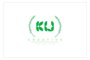Doğal Yapraklar ve Metin Elementleri içeren KU Yeşil Minimalist Logo Tasarımı. Taze doğa ve sağlıklı yaprak logosu tasarımı.