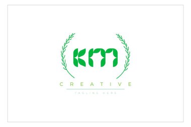 KM Yeşil Minimalist Logo Tasarımı Doğal Yapraklar ve Metin Elementleri. Taze doğa ve sağlıklı yaprak logosu tasarımı.