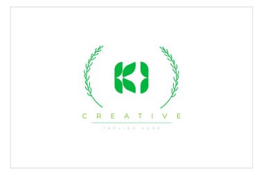 Doğal Yapraklar ve Metin Elementleri içeren KI Green Minimalist Logo Tasarımı. Taze doğa ve sağlıklı yaprak logosu tasarımı.