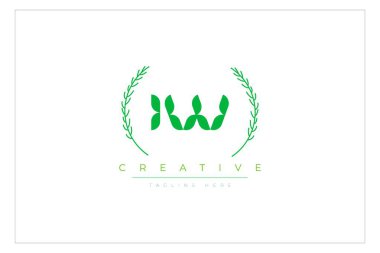 Doğal Yapraklar ve Metin Elementleri içeren IW Yeşil Minimalist Logo Tasarımı. Taze doğa ve sağlıklı yaprak logosu tasarımı.
