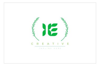 Doğal Yapraklar ve Metin Elementleri içeren Yeşil Minimalist Logo Tasarımı. Taze doğa ve sağlıklı yaprak logosu tasarımı.
