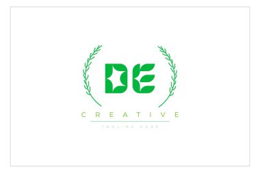 DE Green Minimalist Logo Tasarımı Doğal Yapraklar ve Metin Elementleri. Taze doğa ve sağlıklı yaprak logosu tasarımı.