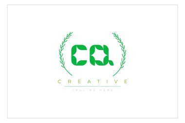 Doğal Yapraklar ve Metin Elementleri içeren CQ Yeşil Minimalist Logo Tasarımı. Taze doğa ve sağlıklı yaprak logosu tasarımı.