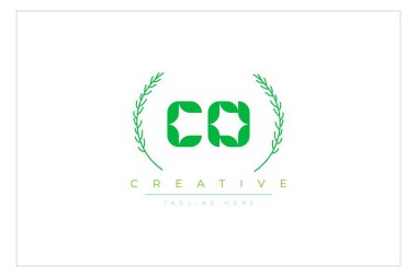 Doğal Yapraklar ve Metin Elementleri içeren CO Green Minimalist Logo Tasarımı. Taze doğa ve sağlıklı yaprak logosu tasarımı.