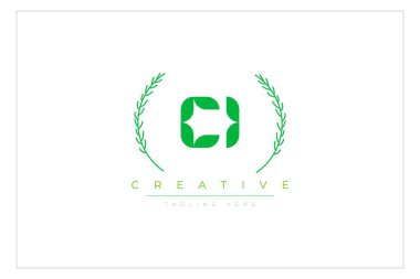 Doğal Yapraklar ve Metin Elementleri içeren CI Green Minimalist Logo Tasarımı. Taze doğa ve sağlıklı yaprak logosu tasarımı.