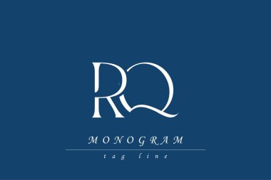 RQ Baş harfleri Biçimlendirilmiş Monogram Tasarımı İç içe geçmiş. Monogram baş harflerinin sanatsal temsili yaratıcı bir şekilde düzenlenmiş ve gösterilmiş.