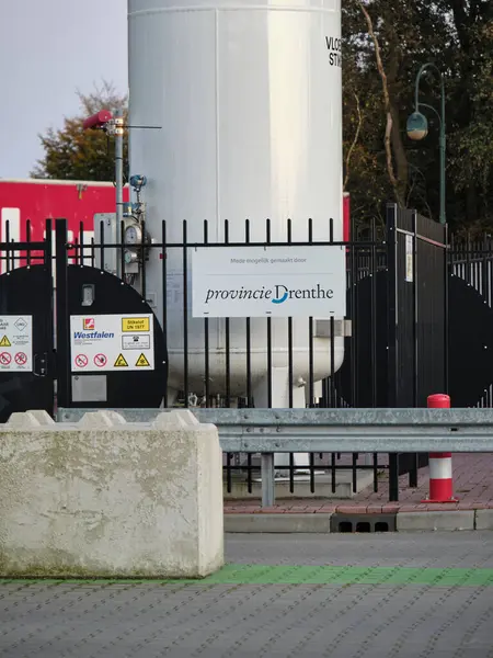 Hollanda 'da Yenilenebilir Enerji: Dinlenme alanındaki kamyonlar için hidrojen yakıt istasyonu, temiz enerji ve sürdürülebilir ağır taşımacılık çözümlerini destekliyor.