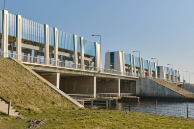 9 Mart 2025 - Hollanda 'nın iç kesimlerini Wadden Denizi' nden koruyan önemli bir Hollanda sel savunma yapısı olan Lauwersoog 'daki Uyanık Su İşleri.