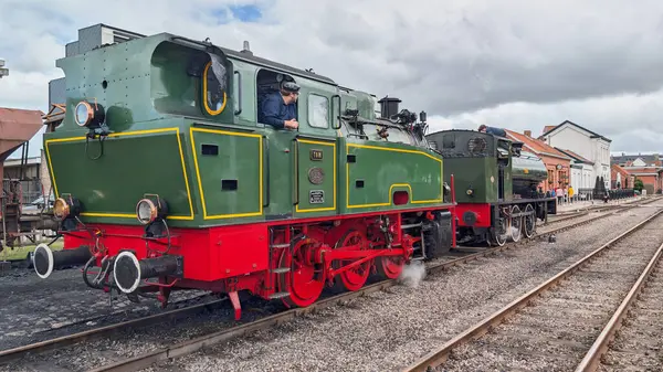 24 Nisan 2025, Stellendam - Hollanda: Eski KNRM cankurtaran botu Koningin Juliana Hollanda denizcilik acil müdahale sistemi mirasının bir parçası olan Stellendam kurtarma istasyonuna yanaştı..