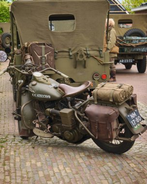 5 Mayıs 2024 - Hollanda: Drenthe eyaleti 'nde düzenlenen bir kurtuluş anma etkinliği sırasında Harley-Davidson Liberator WLA motosikleti sergilendi.