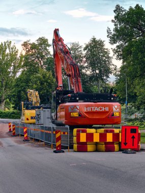6 Ağustos 2025; Malm, İsveç: Çatı ısıtma boruları termal su ısıtıcısı ve modern müstakil evdeki güneş panelleri, konut alanlarında sürdürülebilir enerji kullanımını teşvik etmektedir