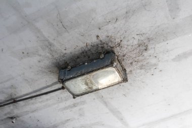 Kardaki Dikdörtgen Metal drenaj Kapağı Karanlık Açılış Altyapısını Açıyor
