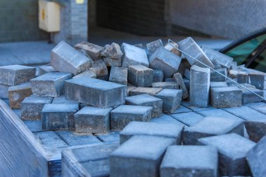 Yıkılmış Beton Döküntüleri ve Yıkılmış Yapı Atıkları Yığını