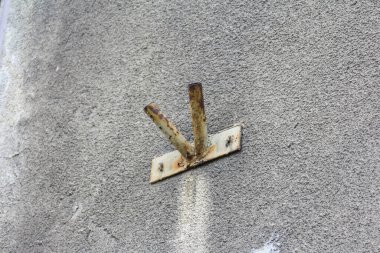 Vintage Metal Ceket Kancası Dış Taş Duvara monte edildi Rustik Patina ve Karakter