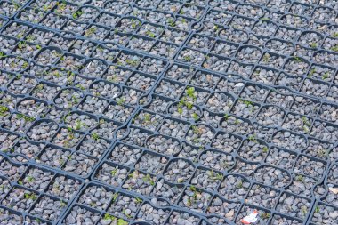 Mavi-gri beton kaldırım taşlarının detaylı yakın çekim dokusu şehir geçitleri için geometrik desen yüzeyi oluşturuyor