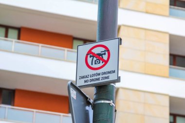 Üstü çizili köpek sembolü olan 