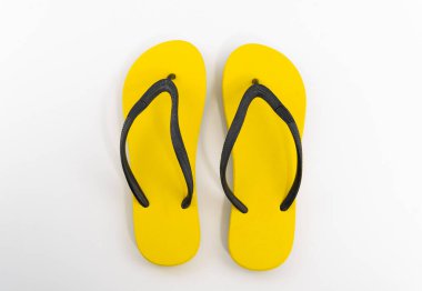 Beyaz arka plan üzerinde izole sarı flip flop. Üstten Görünüm